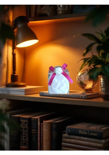 Uyuyan Melek Görünümlü Kokulu Doğal Beyaz Renk Dekoratif Mum