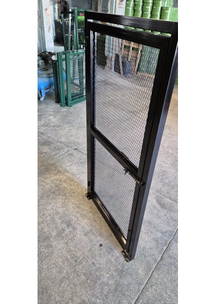 Bahçe Kapısı (-Sık Delikli Genişletilmiş Saç Kapı - Siyah )-200CM Yüksekliği x 100 cm Eni