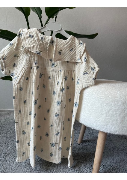 Müslin Yakalı Mavi Renkli Çiçekli Elbise fiyatları
