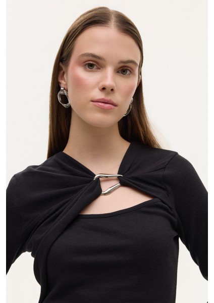 Halka Aksesuarlı Drapeli Asimetrik Yaka Bluz Siyah fiyatları