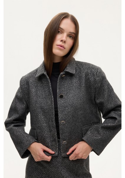 Dokulu Kapak Cepli Düğmeli Ceket Siyah