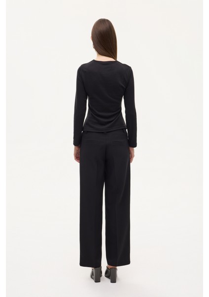 Halka Aksesuarlı Drapeli Asimetrik Yaka Bluz Siyah fırsatları