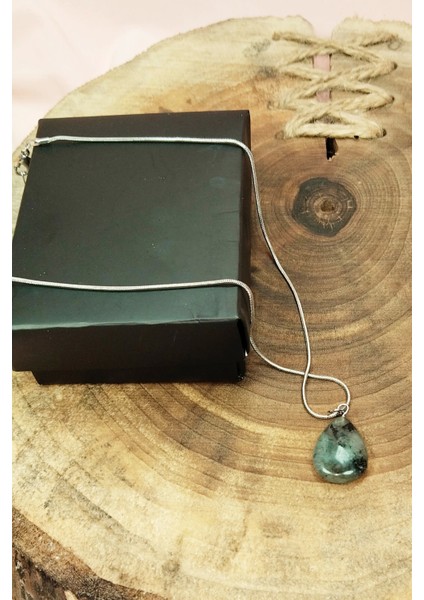 Labradorit Doğal Taşı Zincirli El Yapımı Kolye Uç: 2 cm Zincir: 20 cm Kutulu