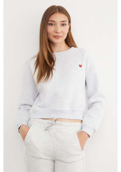 3 Iplik Kalp Nakışlı Bisiklet Yaka Sweatshirt fiyatları