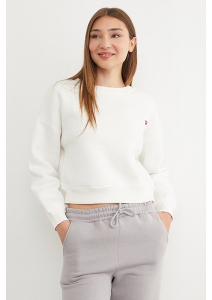 3 Iplik Kalp Nakışlı Bisiklet Yaka Sweatshirt