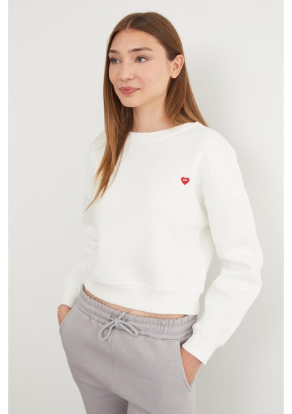 3 Iplik Kalp Nakışlı Bisiklet Yaka Sweatshirt modelleri