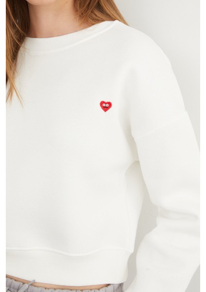 3 Iplik Kalp Nakışlı Bisiklet Yaka Sweatshirt indirimleri
