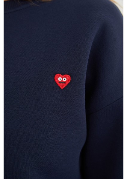 3 Iplik Kalp Nakışlı Bisiklet Yaka Sweatshirt fırsatları