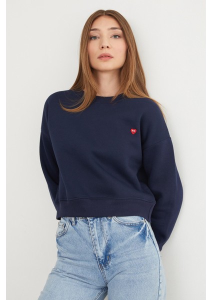 3 Iplik Kalp Nakışlı Bisiklet Yaka Sweatshirt indirimleri