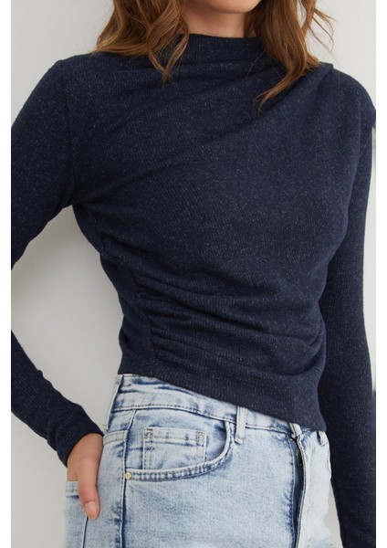 Yanı Drapeli Dik Yaka Triko Bluz fırsatları