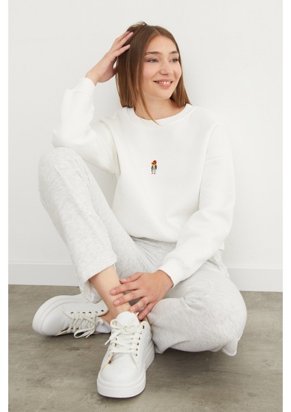 3 Iplik Ayıcık Nakışlı Bisiklet Yaka Sweatshirt