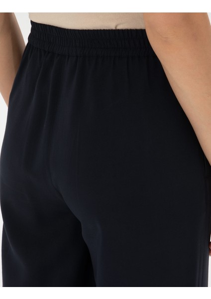 Kadın Lacivert Loose Fit Kanvas Pantolon 50314119-VR033