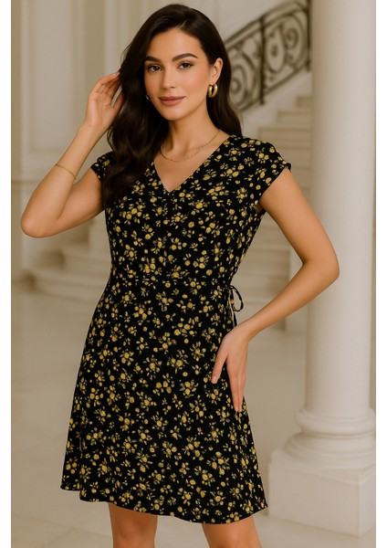 Siyah Sarı Çiçek Desenli V Yaka Elbise fırsatları