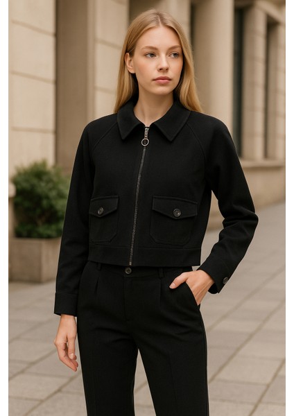 Kadın Siyah Fermuarlı Takım – Modern ve Şık Kombin