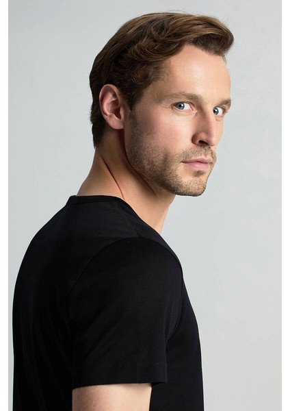 Siyah V Yaka Basic T-Shirt fırsatları