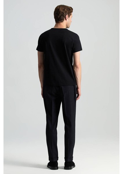 Siyah V Yaka Basic T-Shirt indirimleri