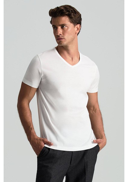 Beyaz V Yaka Basic T-Shirt
