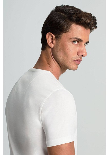 Beyaz V Yaka Basic T-Shirt fırsatları