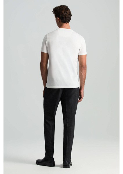 Beyaz V Yaka Basic T-Shirt indirimleri