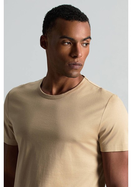 Kum Rengi Bisiklet Yaka Basic T-Shirt fırsatları