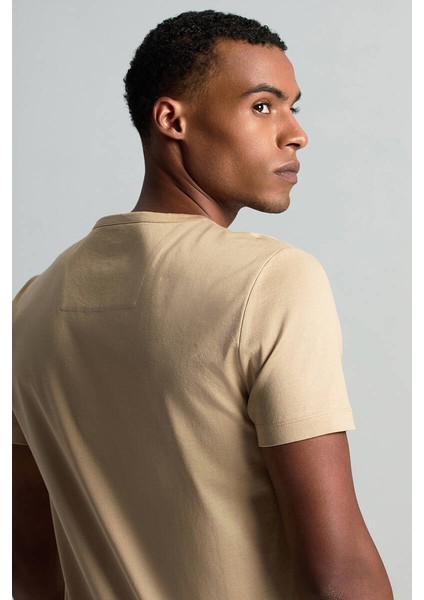 Kum Rengi Bisiklet Yaka Basic T-Shirt indirimleri