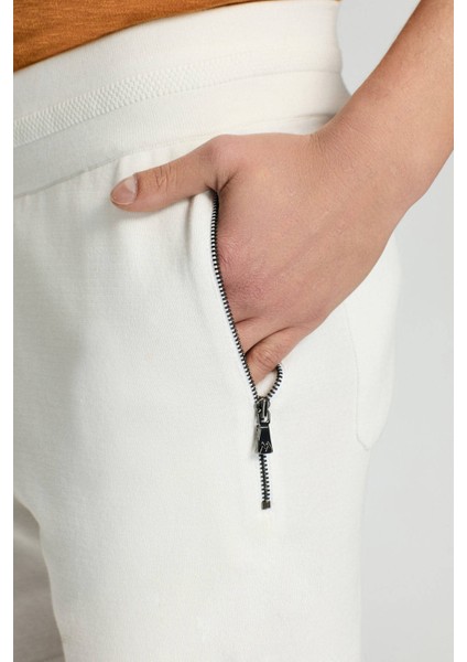 Bağcıklı Nakış Logolu Beyaz Triko Şort indirimleri