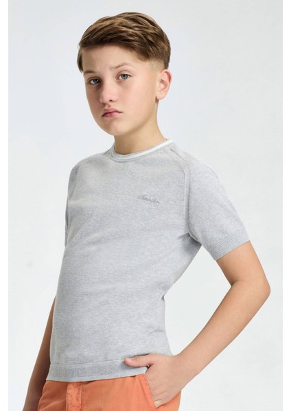 Nakış Logolu Yaka Detaylı Açık Gri Triko Çocuk T-Shirt