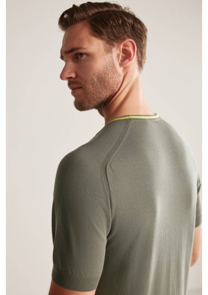 Nakış Logolu Yaka Detaylı Haki Triko T-Shirt modelleri