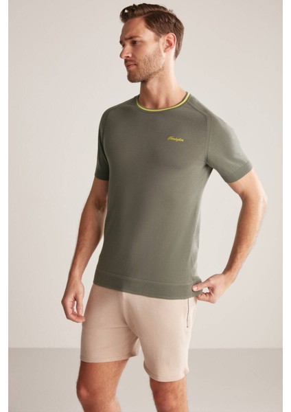 Nakış Logolu Yaka Detaylı Haki Triko T-Shirt indirimleri