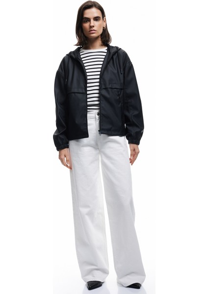 Fermuarlı Kapüşonlu Uzun Kollu Suni Deri Yağmurluk modelleri