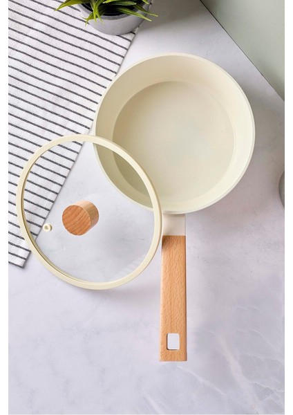 Cookwood Beige Indüksiyon Tabanlı Ahşap Saplı Kapaklı Seramik Tencere 20 cm modelleri