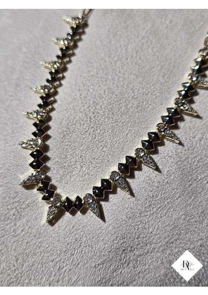 - Lyra - Üçgen Diken Zirkon Detaylı Kadın Kolye