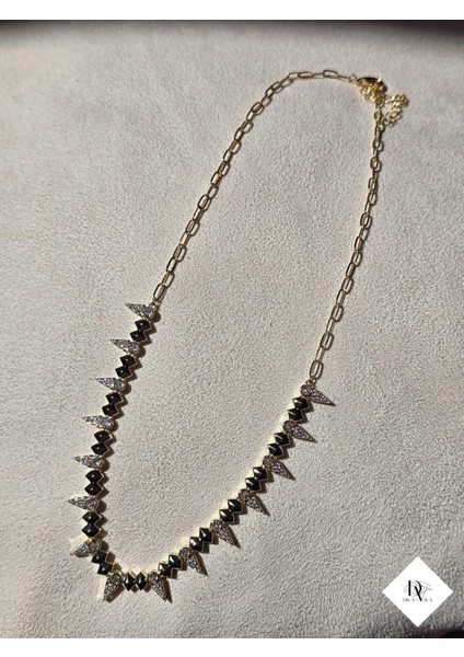 - Lyra - Üçgen Diken Zirkon Detaylı Kadın Kolye