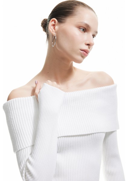 Omzu Açık Triko Dar Kesim Kazak