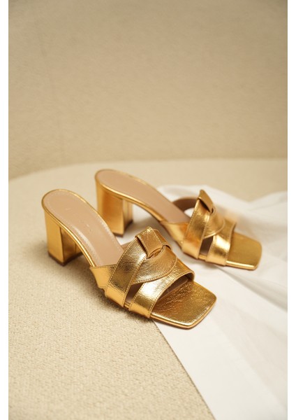 Sofia Gold Asimetrik Kesim Kalın Kadın Topuklu Terlik fırsatları