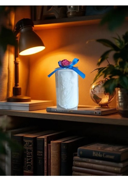 Kar Taneleri Arasında Taçlı Prenses Gül ve Yıldız Görünümlü Kokulu Doğal Beyaz Renk Dekoratif Mum