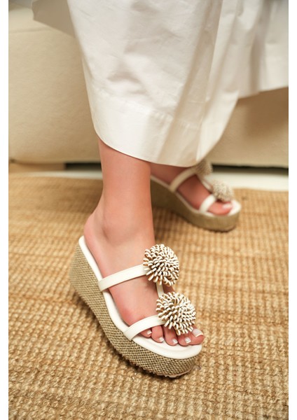 Romina Beyaz Püskül Detaylı Hasır Kadın Terlik modelleri