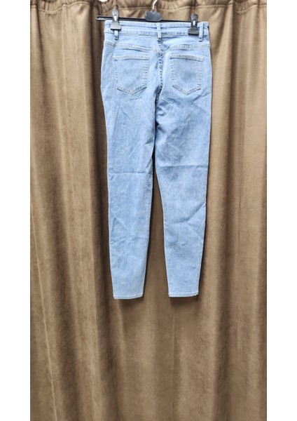 Kadın Açık Mavi Çiçek Desenli Jean Pantolon – Bahar Şıklığı fiyatları