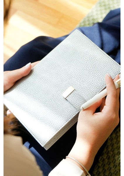 Executive Vegan Deri Defter. A5. 100 Gr. 240 Sayfa. Kenar Yaldızlı Gümüş fiyatları