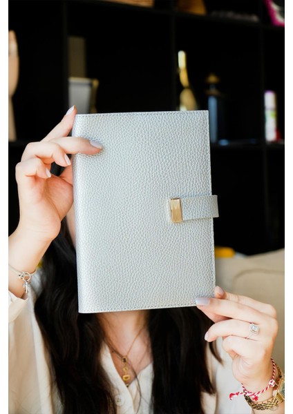 Executive Vegan Deri Defter. A5. 100 Gr. 240 Sayfa. Kenar Yaldızlı Gümüş modelleri