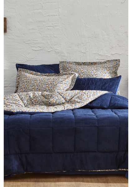Celina Çift Kişilik Uyku Seti – %100 Pamuk-Polyester, 195x215 cm, Klasik Lacivert Desen, Günlük Konfor