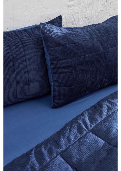 Celina Çift Kişilik Uyku Seti – %100 Pamuk-Polyester, 195x215 cm, Klasik Lacivert Desen, Günlük Konfor