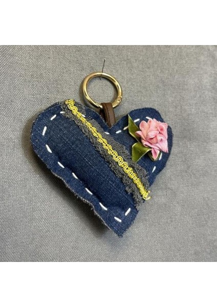 6193 EL Yapımı Kalp Model Püskül Şerit ve Gül Motif Anahtarlık fiyatları