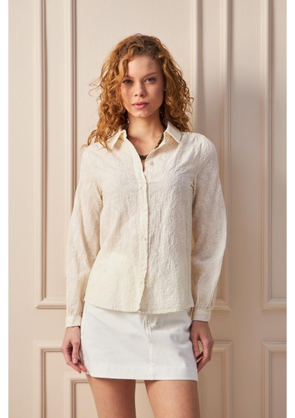 Çiçek Desen Işlemeli Gömlek