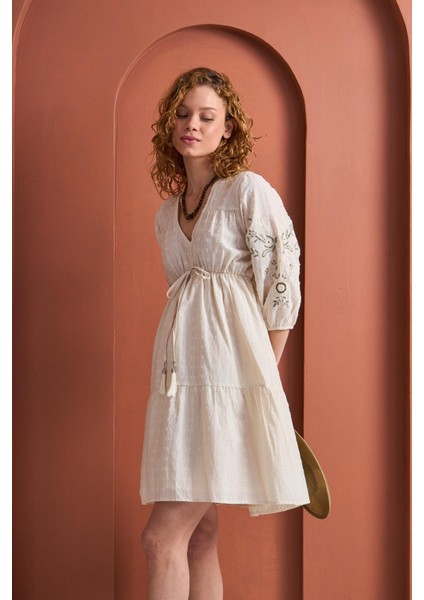 Kolları Nakışlı Brodeli Bağlamalı Elbise indirimleri