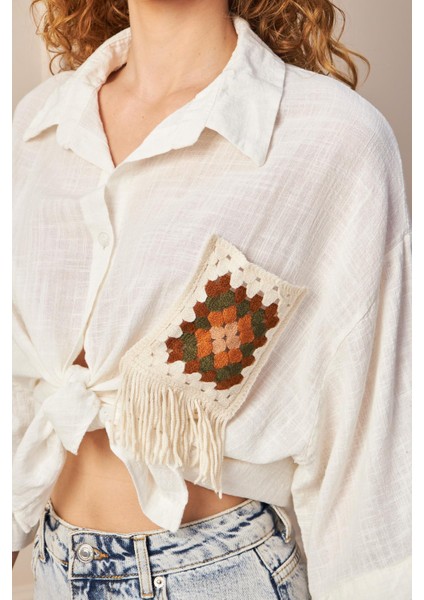 Boho Ekru Gömlek – Püskül ve Cep Detaylı Tasarım