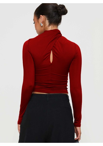 Kadın Uzun Kollu Cut Out Bluz – Çapraz Yaka, Crop Fit, Esnek Kumaş fırsatları