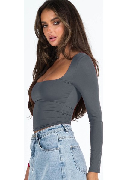 Kare Yaka Uzun Kollu Crop Bluz – Esnek Kumaş, Modern Stil fırsatları