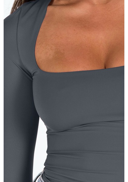 Kare Yaka Uzun Kollu Crop Bluz – Esnek Kumaş, Modern Stil