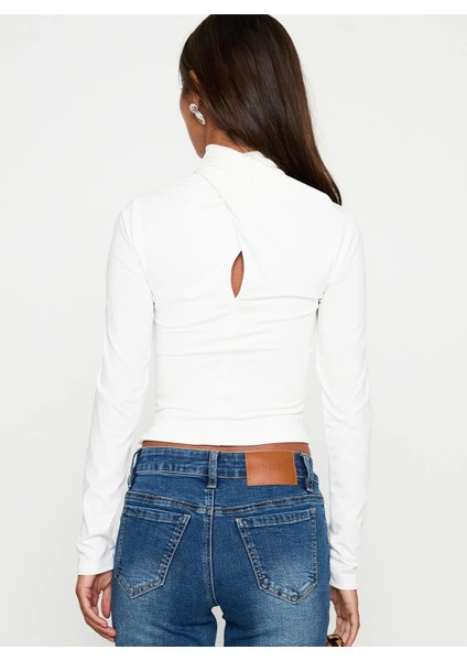 Kadın Uzun Kollu Cut Out Bluz – Çapraz Yaka, Crop Fit, Esnek Kumaş fırsatları